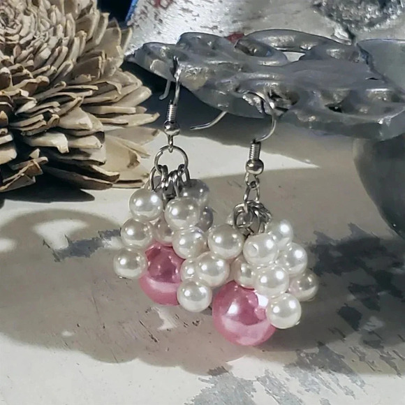 Handcrafted Pink White Glass Pearl Beads Cluster Dangle Earrings - Picture 3 of 6
